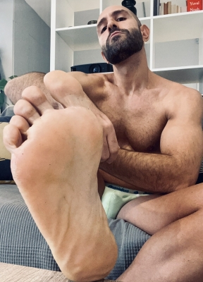 What will happen if you say yes? What you want. What you’ve probably always wanted. KNEEL AND $ERVE 🐽💸  #alphamale #findom #cashmaster #feet #muscle