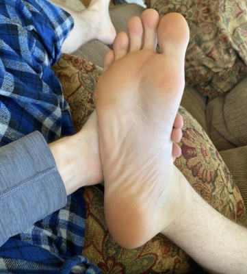 Lick the sweat clean of masters feet