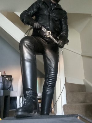 Sunday Service - Come worship that boot