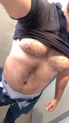 Who’s the lucky sub to serve and lick this beefy hairy body