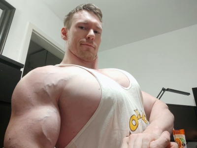 The bigger the better. I am bulking right now and I am getting fucking huge. Growing and growing. Bigger and bigger. Supreme ALPHA MUSCLE.