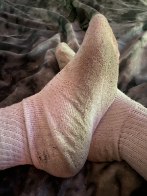 Any foot f*gs looking to serve tonight? DM