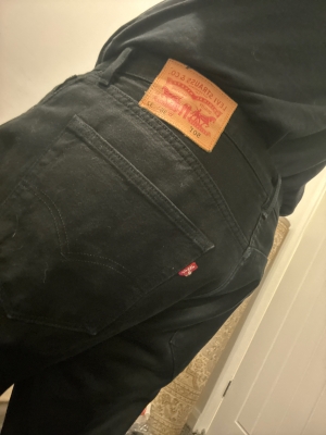Nice pair of Levi’s from Sirs fag ;) he definitely loves his master in these😈
